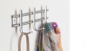 Закачалки за стена