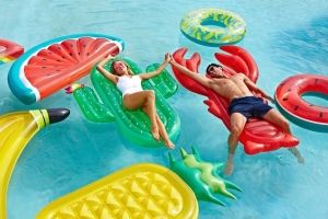 Надуваеми басейни и играчки