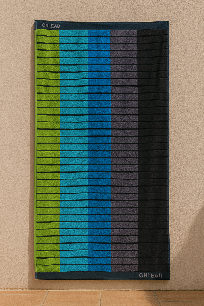 Плажна хавлиена кърпа на сини райета - 90 x 170 см.