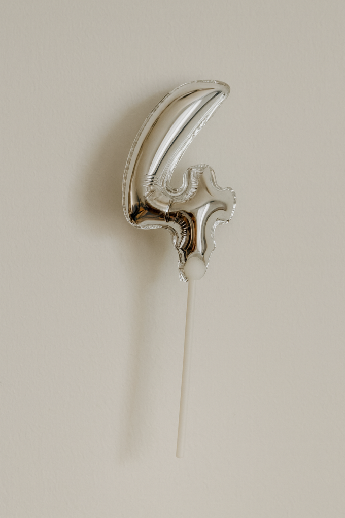 Парти балон - сребрист - цифра 4 - 15 см.