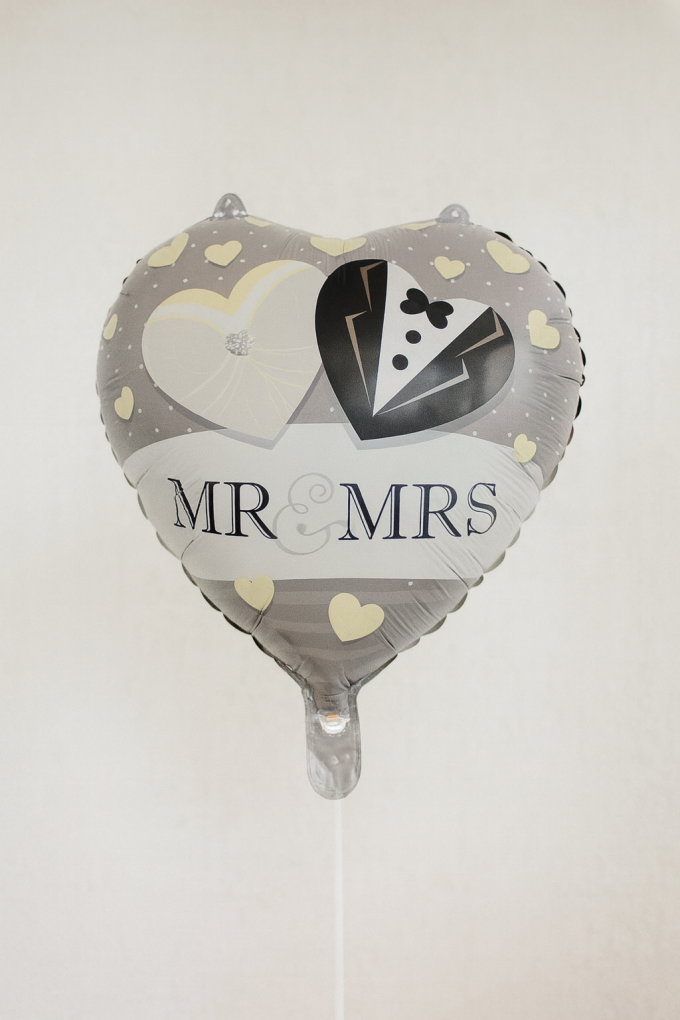 Парти балон - Mr & Mrs - сърце - 34 х 38 см.
