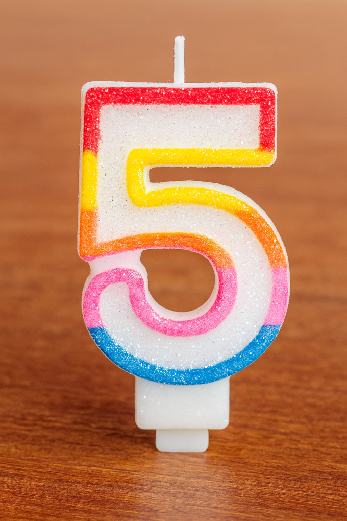 Свещ за торта - цифра 5 - цветна - брокат