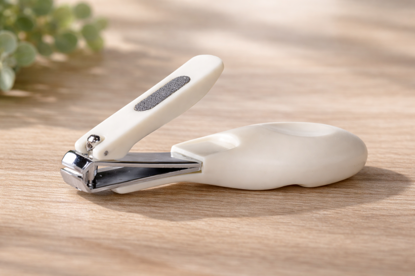 Бебешка нокторезачка - бяла - 9 см.