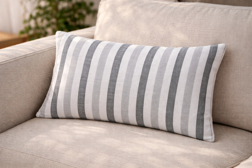 Декоративна възглавница - сиво райе - 50 х 30 см.