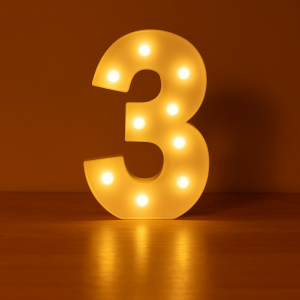 Декоративна дървена цифра 3 - Бяла - 19x2x30 см.