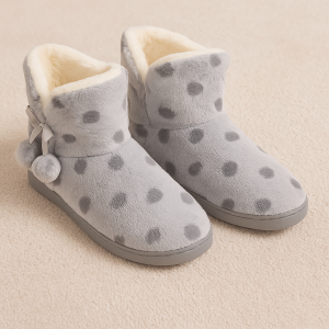 Домашни дамски зимни пантофи  - боти с помпон - сърца