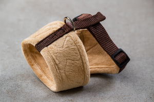 Нагръдник за куче - бежов