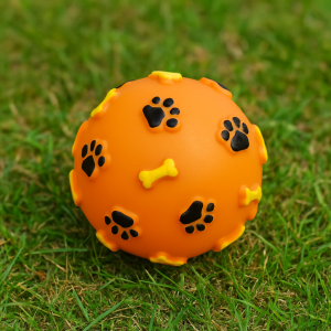 Гумена играчка - кокал / топка със звук