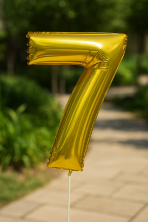 Парти балон - златист - цифра 7 - 30 х 12 см.
