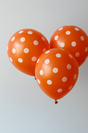 Парти балони - оранжеви - бели точки - 23 см. - 10 бр.