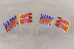 Парти клечки - цветни флагчета - Happy Birthday - 24 бр.