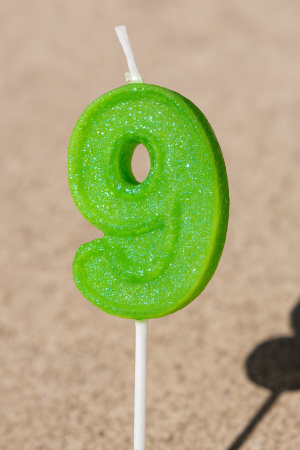 Свещ за торта - цифра 9 - зелена - брокат