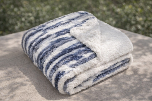 Кувертюра за диван или фотьойл - Синьо и Бяло - 160 x 130 см.