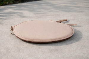 Декоративна възглавница за стол - бежова и кафява - 38 см.