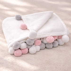 Покривка за диван - бяла - помпони - 130 х 160 см.