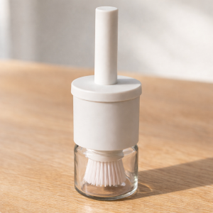 Стъклена бутилка за зехтин със силиконова четка 250 мл.