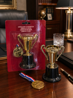 Купа + златен медал - пластмасови